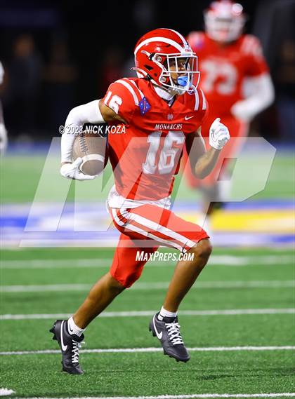 Thumbnail 2 in Creekside vs. Mater Dei photogallery.