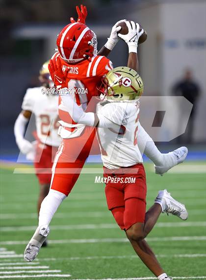 Thumbnail 3 in Creekside vs. Mater Dei photogallery.