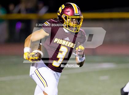 Thumbnail 2 in Royal @ Simi Valley photogallery.