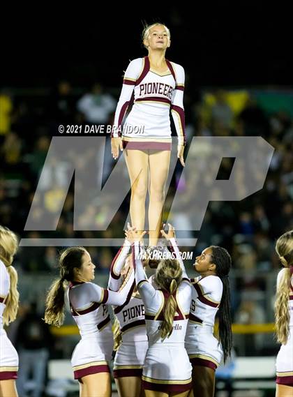 Thumbnail 3 in Royal @ Simi Valley photogallery.
