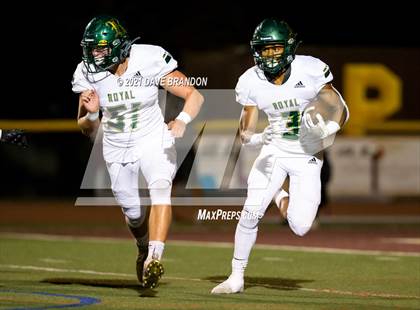Thumbnail 2 in Royal @ Simi Valley photogallery.