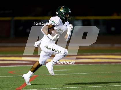 Thumbnail 3 in Royal @ Simi Valley photogallery.