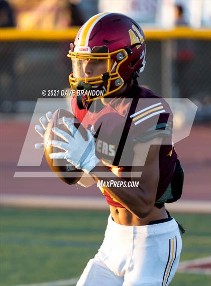 Thumbnail 1 in Royal @ Simi Valley photogallery.