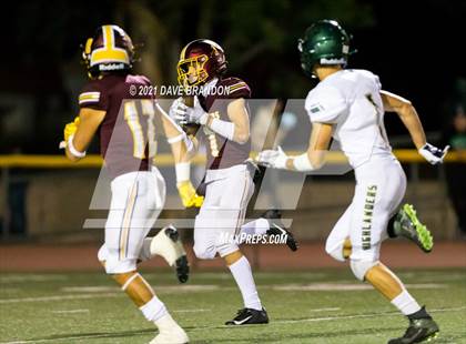 Thumbnail 3 in Royal @ Simi Valley photogallery.