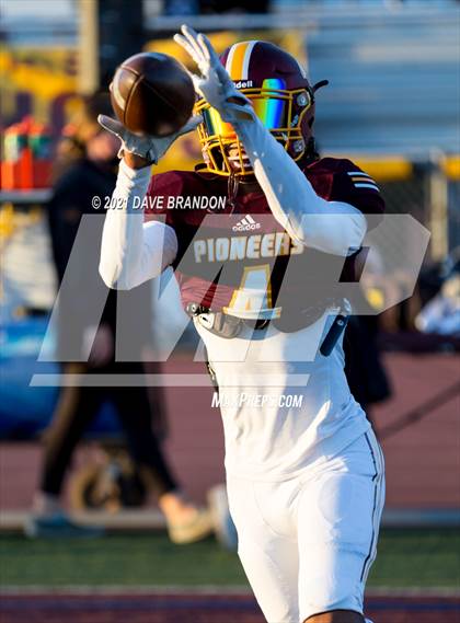 Thumbnail 2 in Royal @ Simi Valley photogallery.