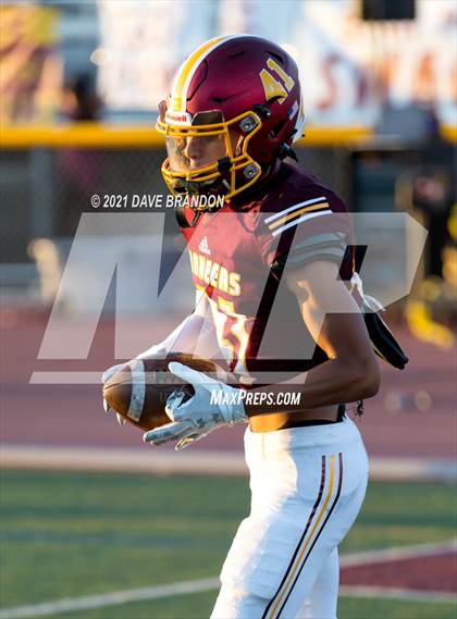 Thumbnail 3 in Royal @ Simi Valley photogallery.