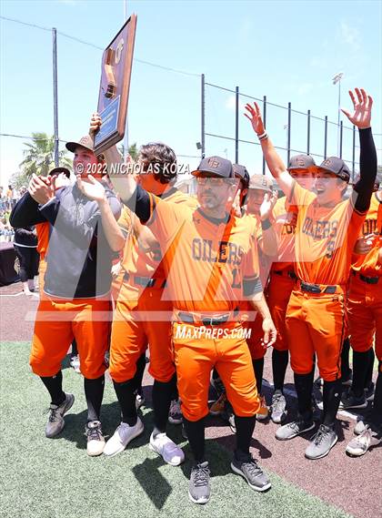 Thumbnail 2 in Huntington Beach vs. JSerra Catholic (CIF SoCal Regional D1 Final) photogallery.