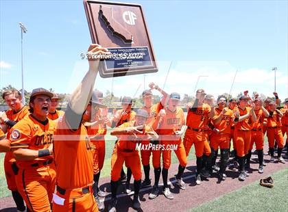 Thumbnail 2 in Huntington Beach vs. JSerra Catholic (CIF SoCal Regional D1 Final) photogallery.