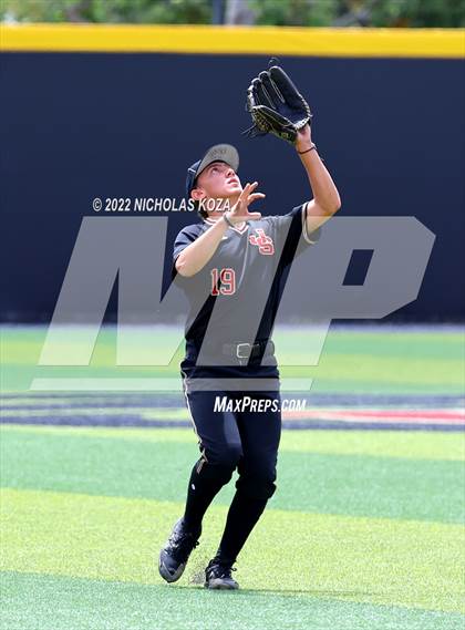 Thumbnail 3 in Huntington Beach vs. JSerra Catholic (CIF SoCal Regional D1 Final) photogallery.