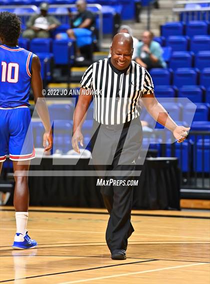 Thumbnail 2 in Waxahachie vs. Dickinson (Houston Methodist Cy-Hoops Invitational) photogallery.