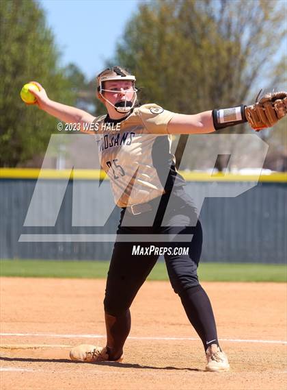 Thumbnail 2 in Germantown vs. Dyersburg photogallery.