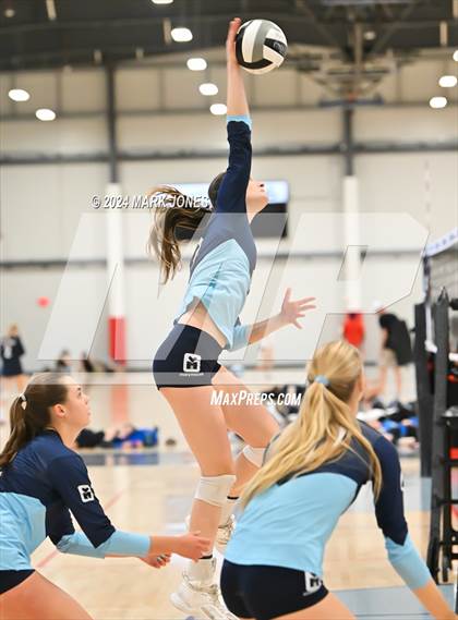 Thumbnail 3 in Sunnyslope vs. Marymount (Nike TOC Southwest) photogallery.