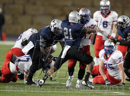 Thumbnail 3 in Hendrickson vs. Westlake (UIL 5A Bi-District Playoff) photogallery.