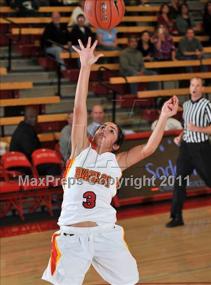 Thumbnail 3 in Mission Viejo vs. Rosary (Nike Extravaganza) photogallery.