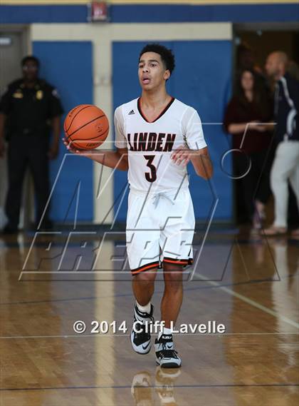 Thumbnail 1 in Cannon vs Linden (Rotary Roundball Classic) photogallery.