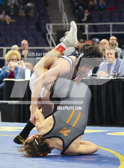 Thumbnail 3 in NYSPHSAA Finals (101 lbs - 124 lbs) photogallery.