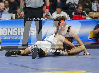 Thumbnail 2 in NYSPHSAA Finals (101 lbs - 124 lbs) photogallery.