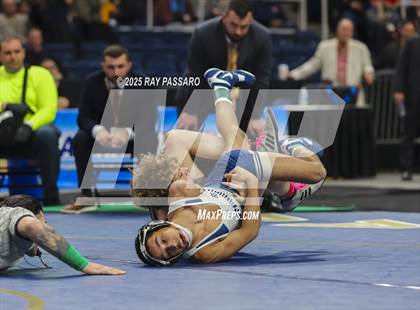 Thumbnail 2 in NYSPHSAA Finals (101 lbs - 124 lbs) photogallery.