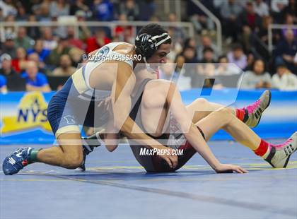 Thumbnail 3 in NYSPHSAA Finals (101 lbs - 124 lbs) photogallery.
