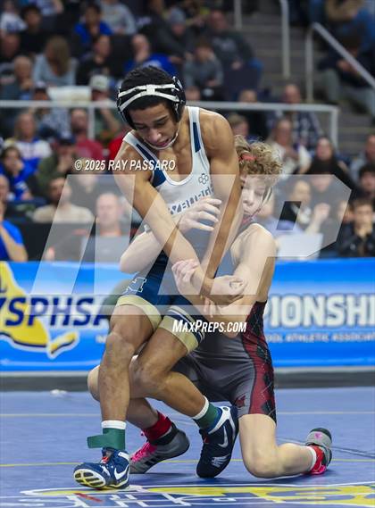 Thumbnail 1 in NYSPHSAA Finals (101 lbs - 124 lbs) photogallery.