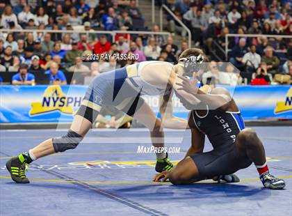 Thumbnail 2 in NYSPHSAA Finals (101 lbs - 124 lbs) photogallery.