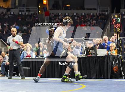 Thumbnail 2 in NYSPHSAA Finals (101 lbs - 124 lbs) photogallery.