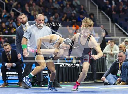 Thumbnail 3 in NYSPHSAA Finals (101 lbs - 124 lbs) photogallery.