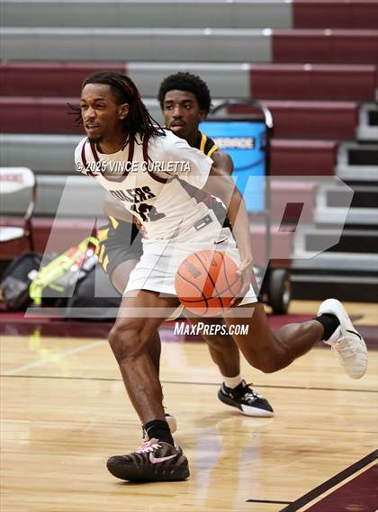 Thumbnail 2 in Pearland vs. Klein Oak (Maroon Classic) photogallery.