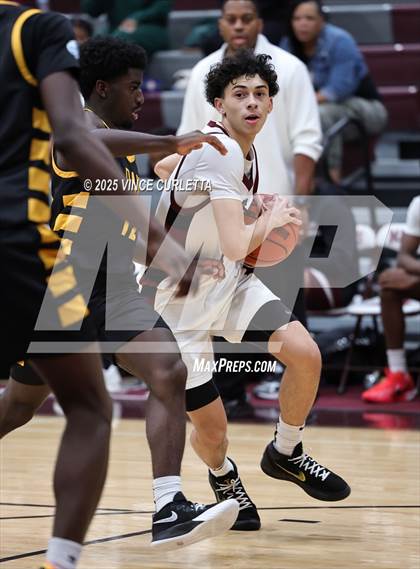 Thumbnail 2 in Pearland vs. Klein Oak (Maroon Classic) photogallery.