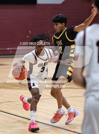 Thumbnail 3 in Pearland vs. Klein Oak (Maroon Classic) photogallery.