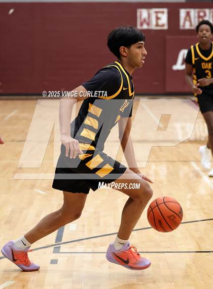 Thumbnail 2 in Pearland vs. Klein Oak (Maroon Classic) photogallery.