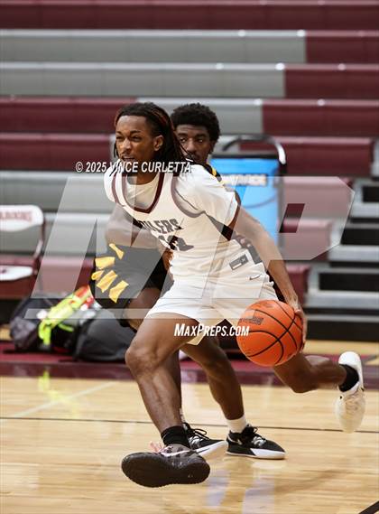 Thumbnail 3 in Pearland vs. Klein Oak (Maroon Classic) photogallery.