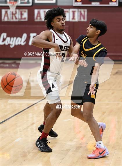 Thumbnail 2 in Pearland vs. Klein Oak (Maroon Classic) photogallery.