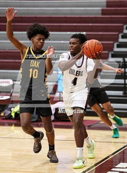 Thumbnail 2 in Pearland vs. Klein Oak (Maroon Classic) photogallery.