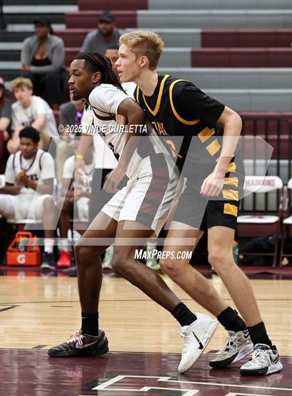 Thumbnail 1 in Pearland vs. Klein Oak (Maroon Classic) photogallery.