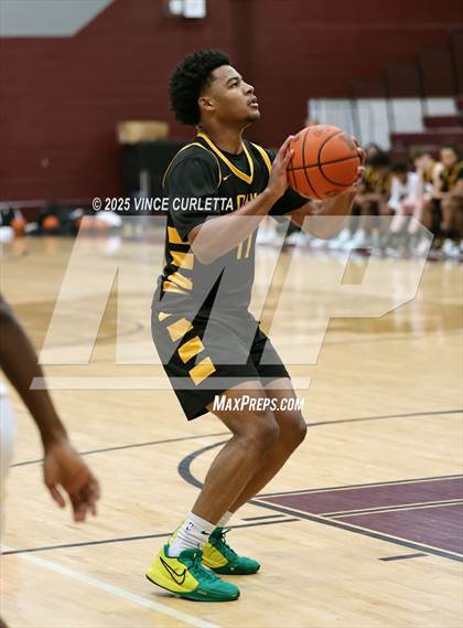 Thumbnail 2 in Pearland vs. Klein Oak (Maroon Classic) photogallery.