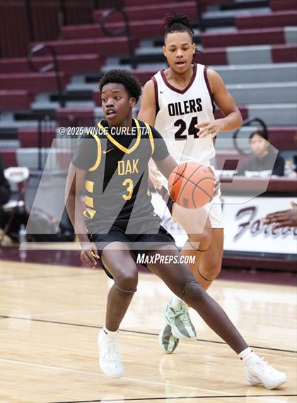 Thumbnail 2 in Pearland vs. Klein Oak (Maroon Classic) photogallery.