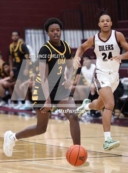 Thumbnail 3 in Pearland vs. Klein Oak (Maroon Classic) photogallery.