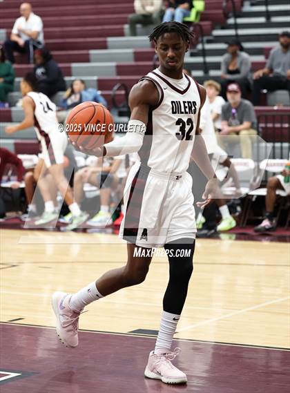 Thumbnail 3 in Pearland vs. Klein Oak (Maroon Classic) photogallery.