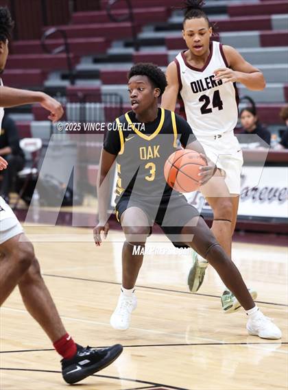 Thumbnail 3 in Pearland vs. Klein Oak (Maroon Classic) photogallery.
