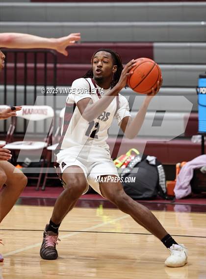 Thumbnail 2 in Pearland vs. Klein Oak (Maroon Classic) photogallery.