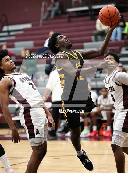 Thumbnail 3 in Pearland vs. Klein Oak (Maroon Classic) photogallery.