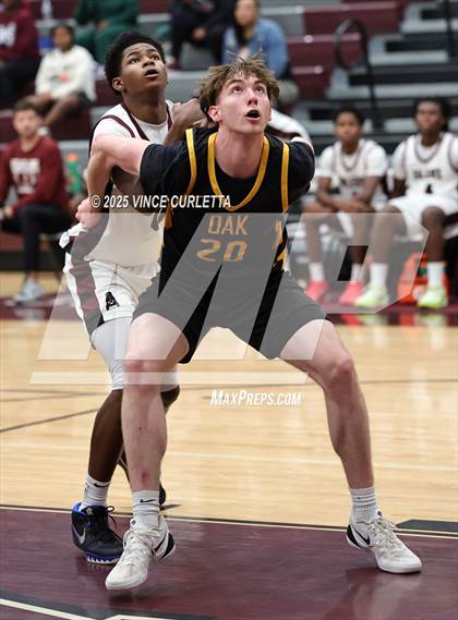 Thumbnail 3 in Pearland vs. Klein Oak (Maroon Classic) photogallery.