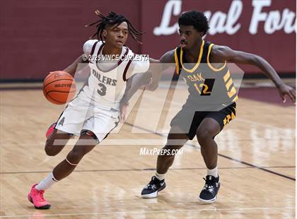 Thumbnail 3 in Pearland vs. Klein Oak (Maroon Classic) photogallery.