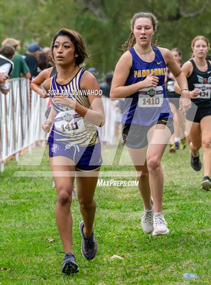 Thumbnail 2 in UIL 2A Girls Cross Country Finals photogallery.