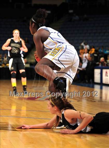 Thumbnail 2 in JW North vs. Foothill (CIF D2 SoCal Regional Final) photogallery.