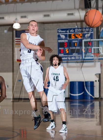 Thumbnail 1 in Cienega vs Knight (Torrey Pines Holiday Classic) photogallery.