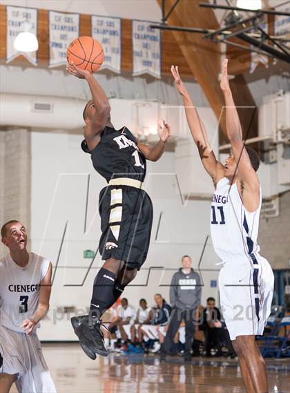 Thumbnail 1 in Cienega vs Knight (Torrey Pines Holiday Classic) photogallery.