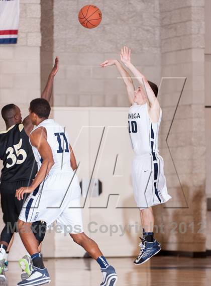 Thumbnail 2 in Cienega vs Knight (Torrey Pines Holiday Classic) photogallery.