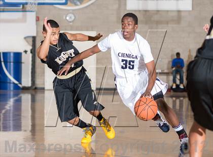 Thumbnail 3 in Cienega vs Knight (Torrey Pines Holiday Classic) photogallery.